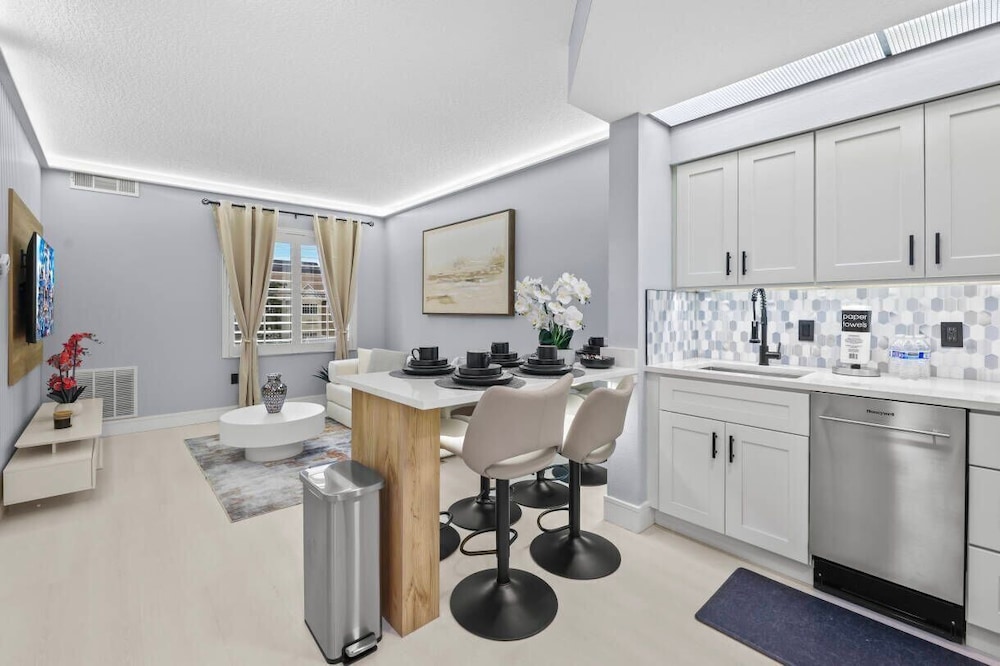 Staysky Orlando Family Suite w/ Kitchen