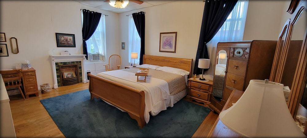 Inn at the Agora