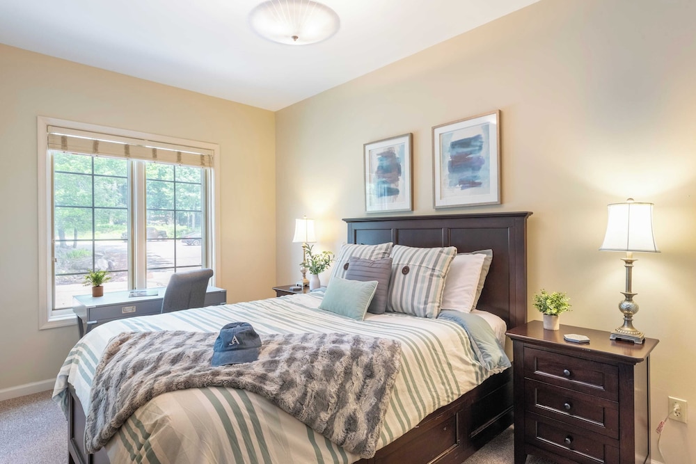 Highland Hideaway by Avantstay Group Poconos Retreat w/ Patio + Game Room