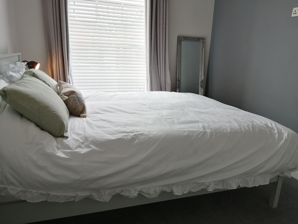 2-bed Flat in Hamilton Square view 3
