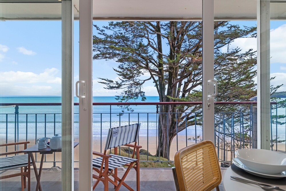 33 Beach Court - Direct Beach Access Sea Views