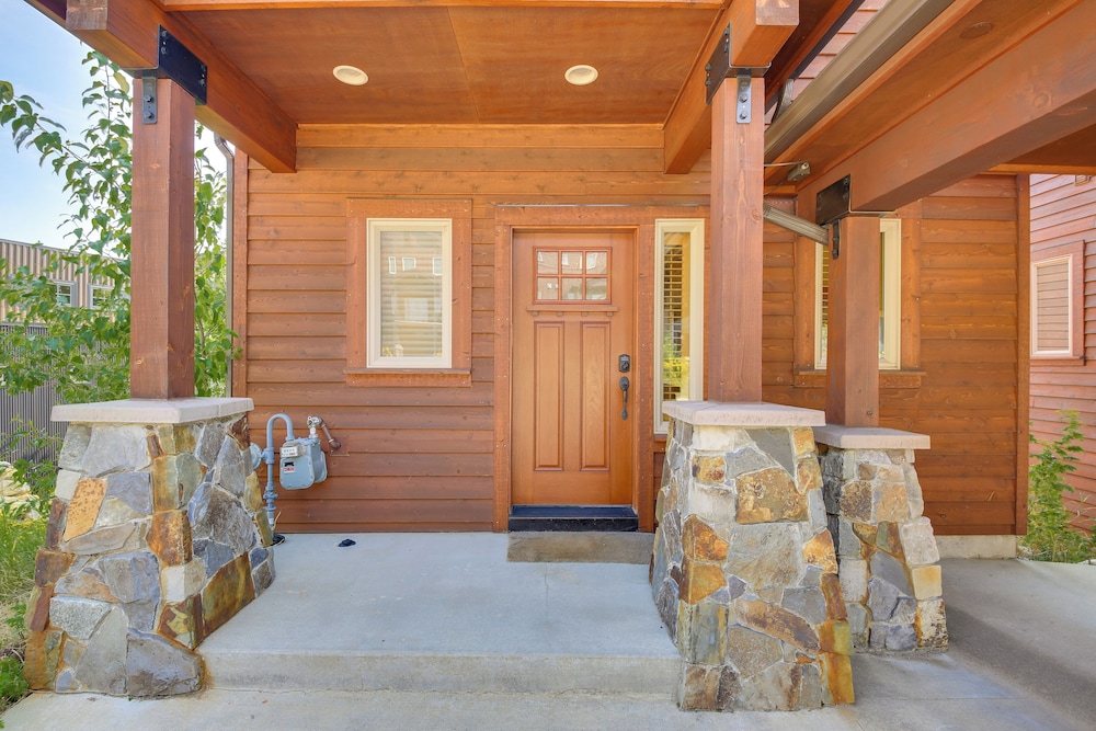 Walk to Schweitzer Village: Mountain-view Home