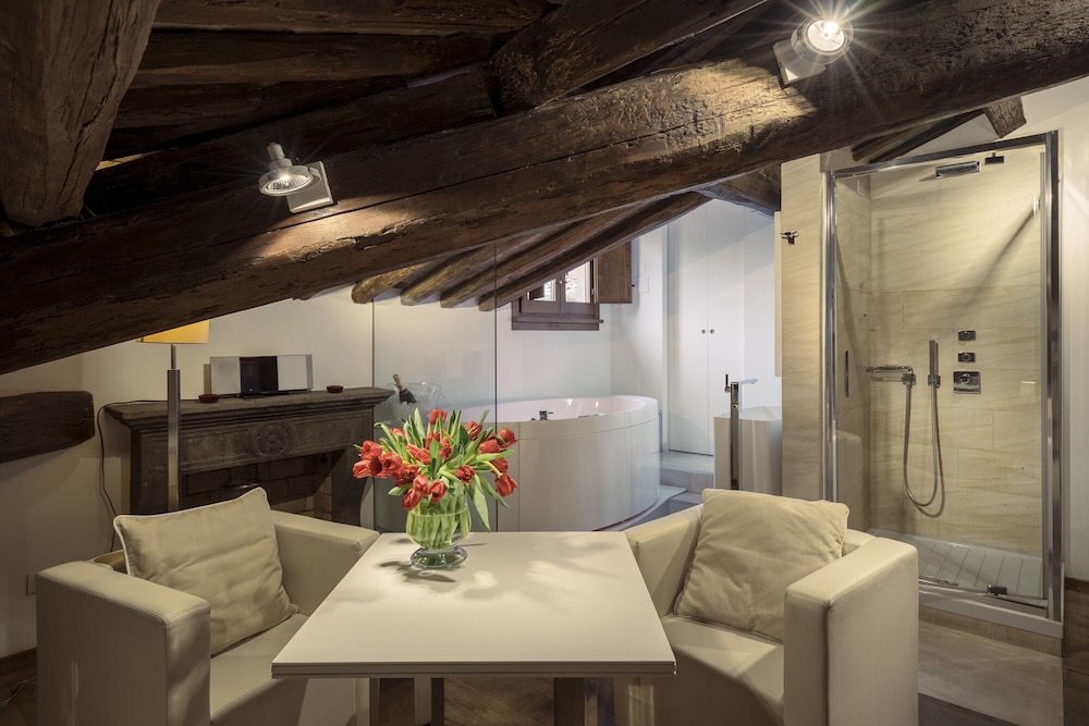 Gigli d'Oro Suite
