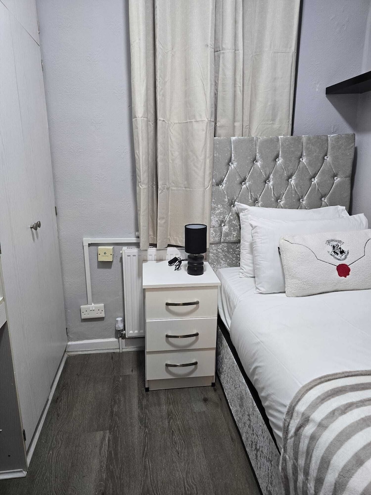 Heathrow roomzzzz B&B