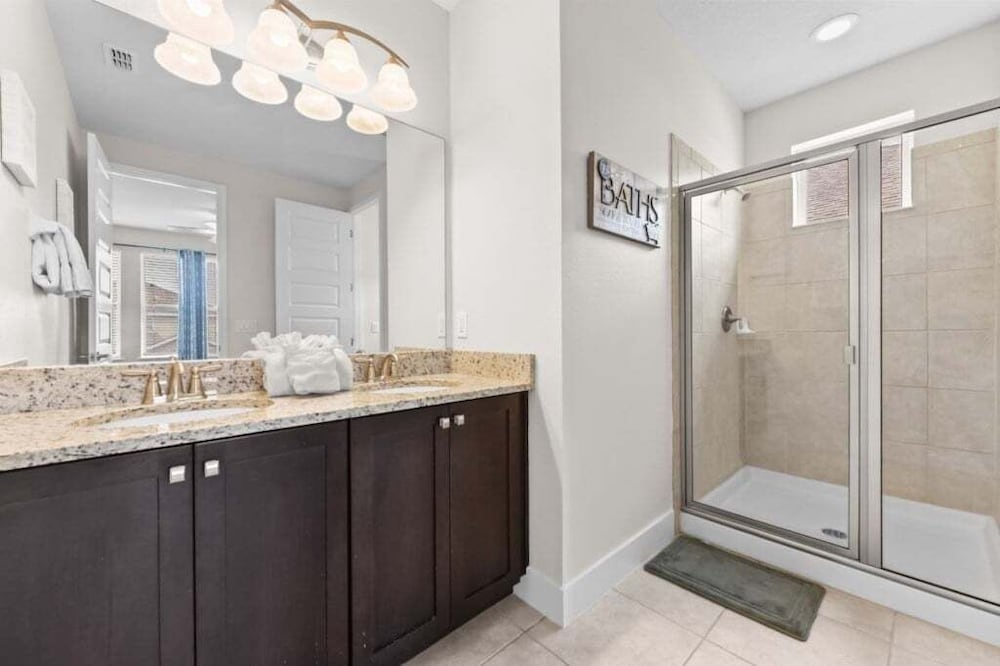 Elegant 8br Retreat W/ Private Pool, Spa & Family-friendly Comfort 8 Bedroom Villa