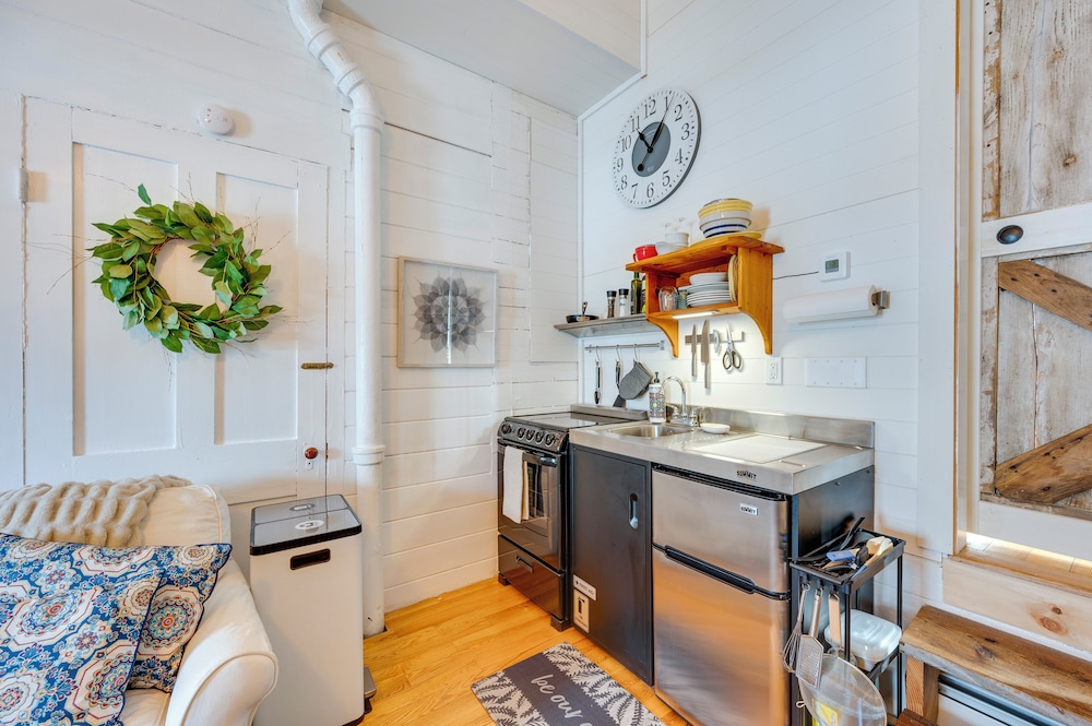 1 Mi to Cranmore Mountain: Charming Conway Apt!