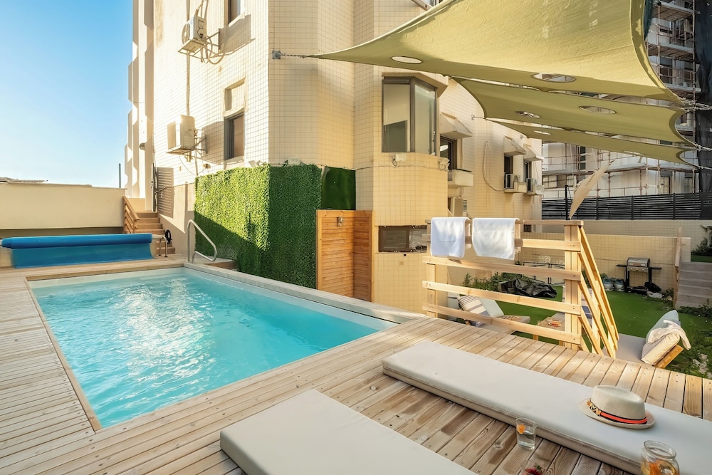 Netanya Beach Pool Studio by Sea N' Rent