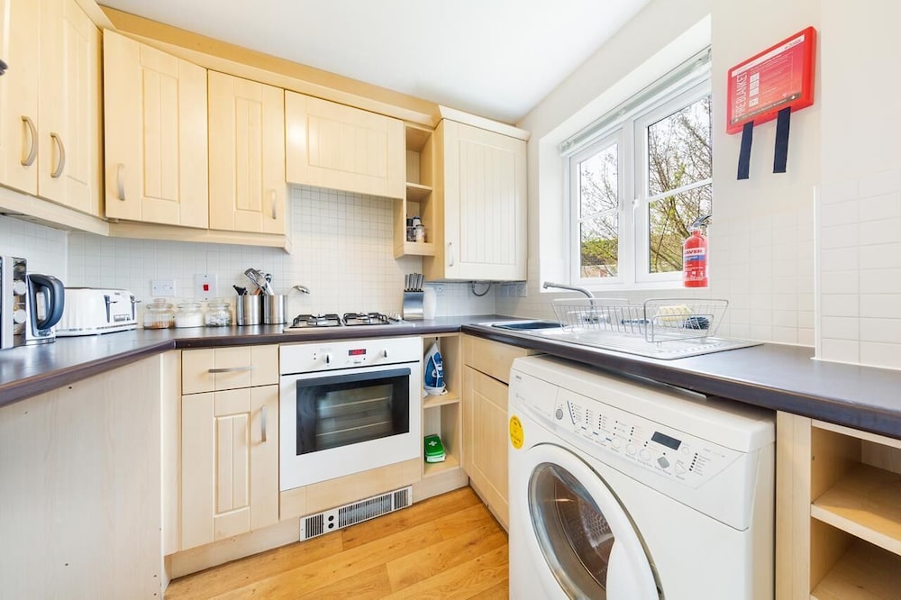 Bristol Luxury Apartment with Parking view 4