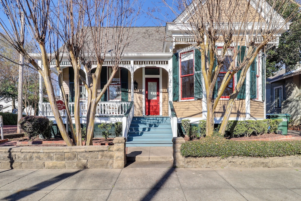 Walk to Mississippi River & Dtwn: Historic Haven!