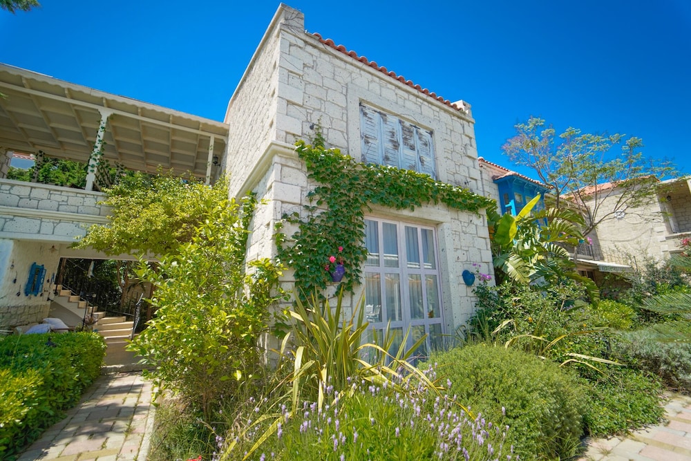 Alacati Marina Palace Otel - Image 18