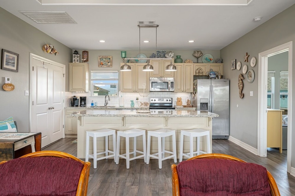 Sea Leggs 3 Bedroom Home by RedAwning view 5