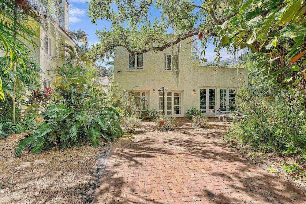 New Live Oak Cottage/beach/downtown/pool/shops/cafés view 2