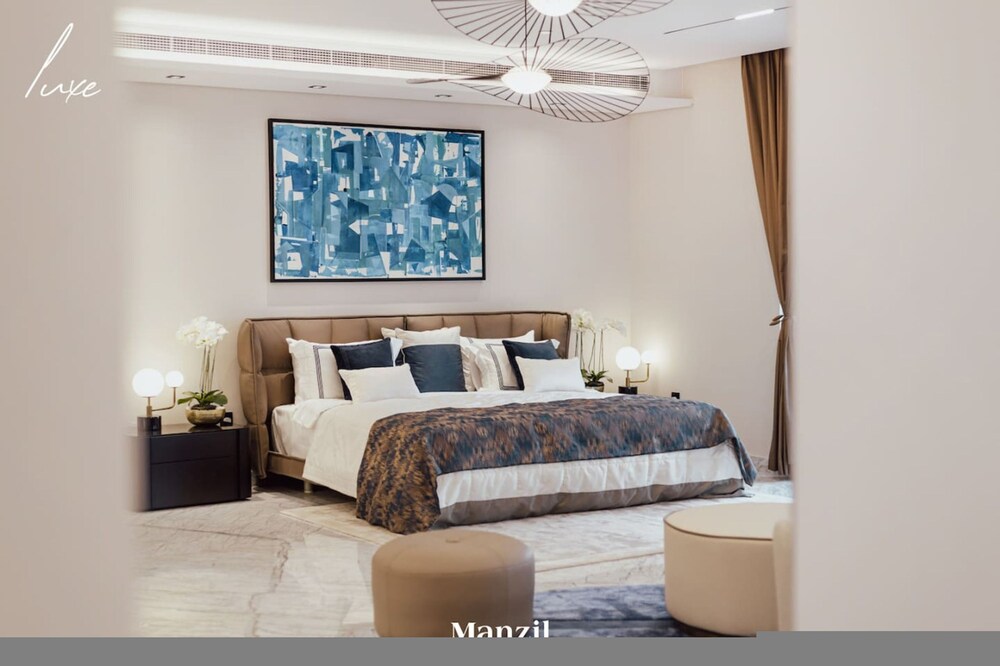 Luxury Sky Villa w Private Pool Sea View in Palm
