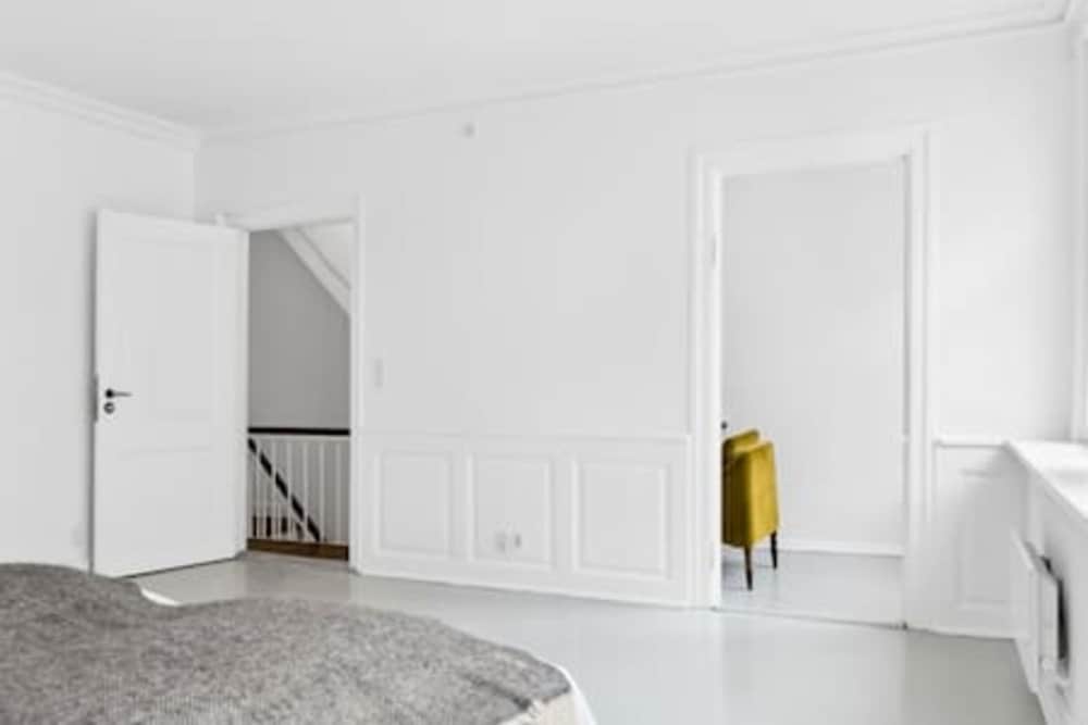 Three-story House Four Rooms