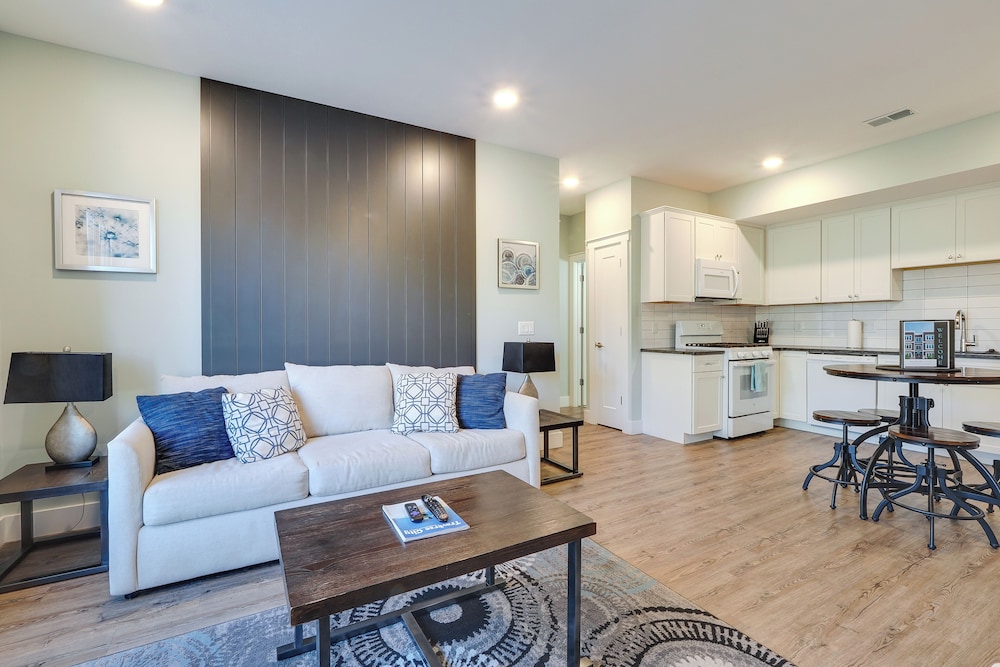 Walk to Front St! Traverse City Condo Near Skiing