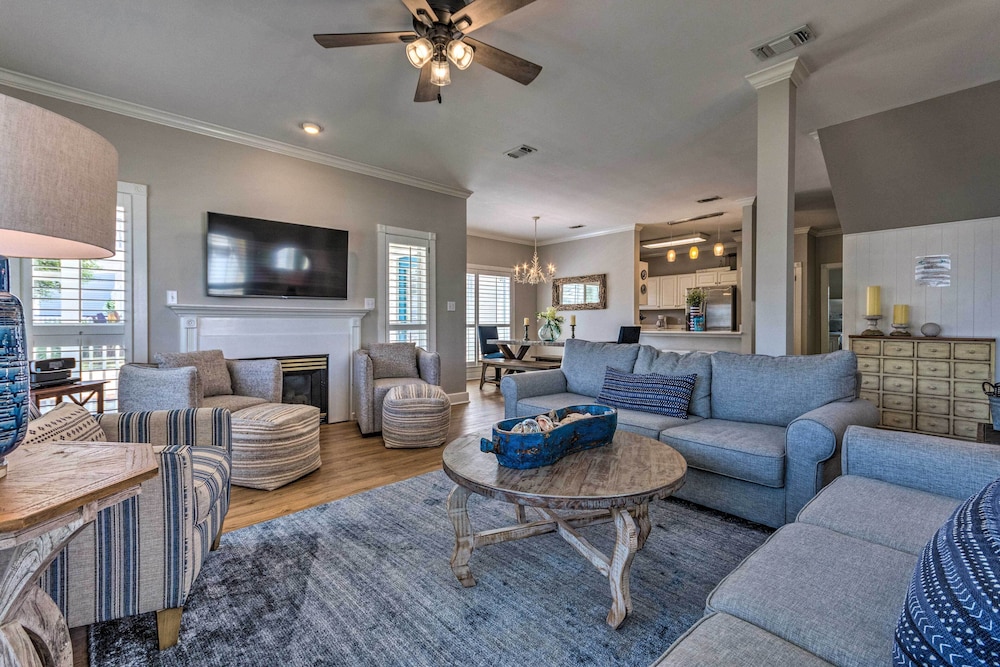 Grand Destin Getaway - Walk a Block to the Beach!