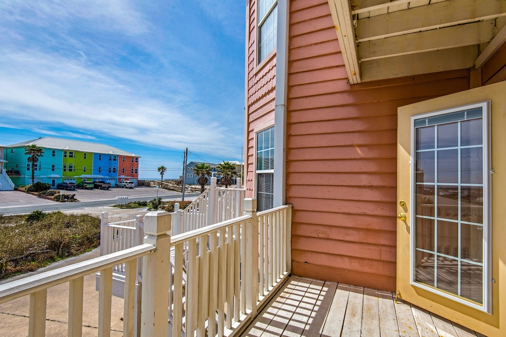 Pelican Point 2 Bedroom Townhouse by RedAwning