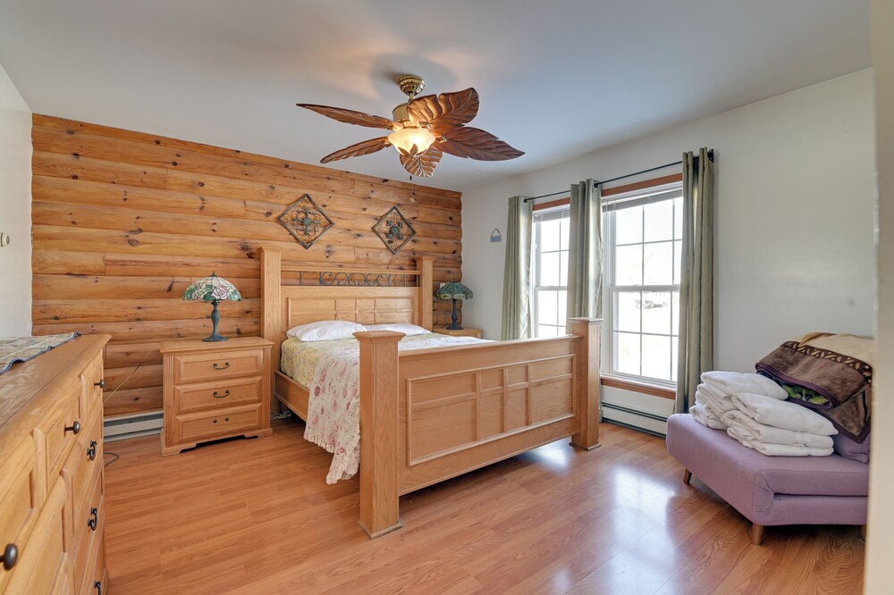 Steps From Lake George! 8-acre Home w/ Dock Access