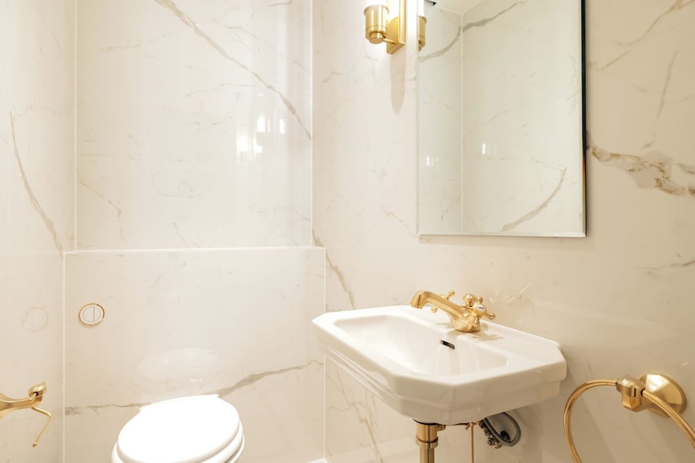 Claridge House by SLO