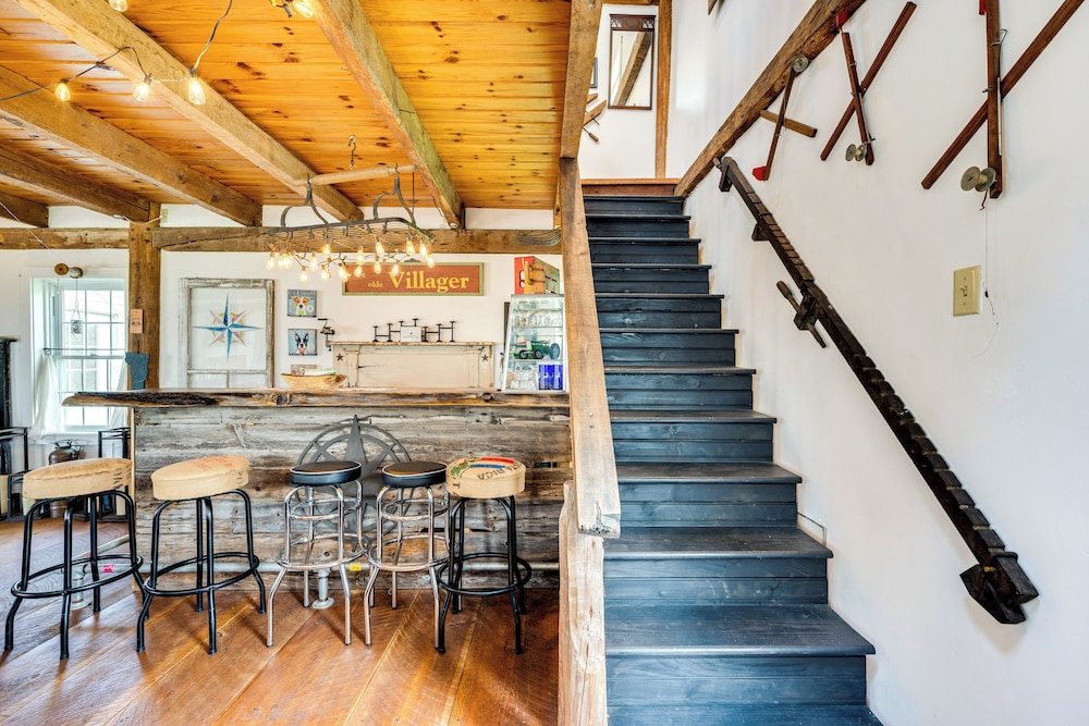 True North Farm House - Historic Family Home