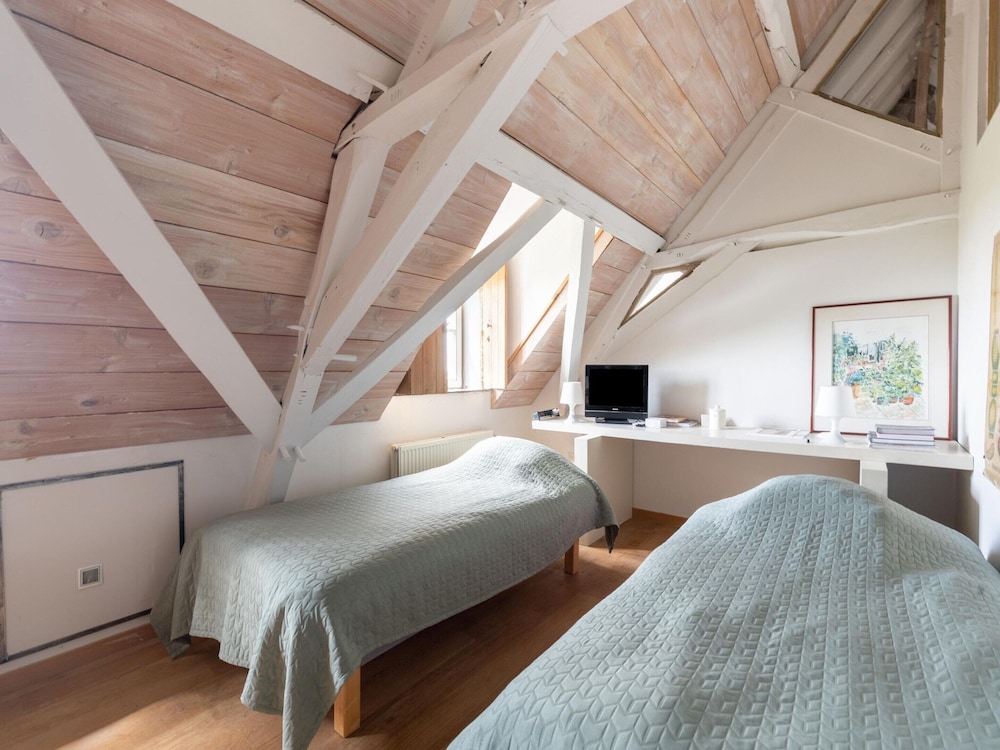 Premium Farmhouse in Nieuwmunster With Pool