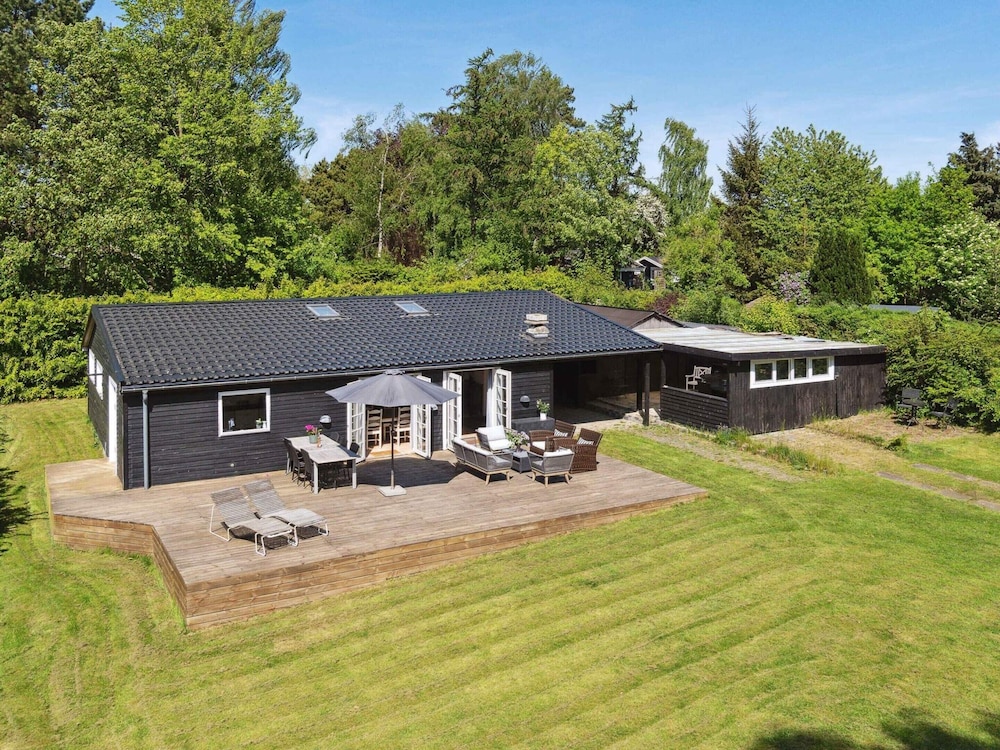 5 Star Holiday Home in Dronningmolle