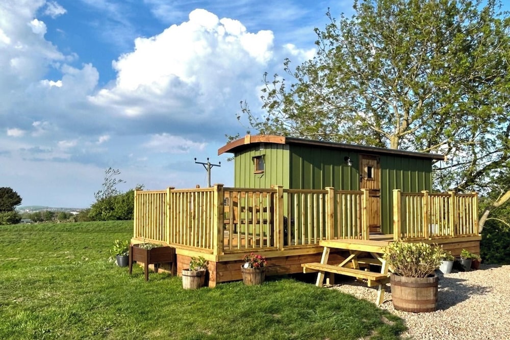 Fernlea Luxury Shepherds Hut - Sleeps 2 & Hot Tub
