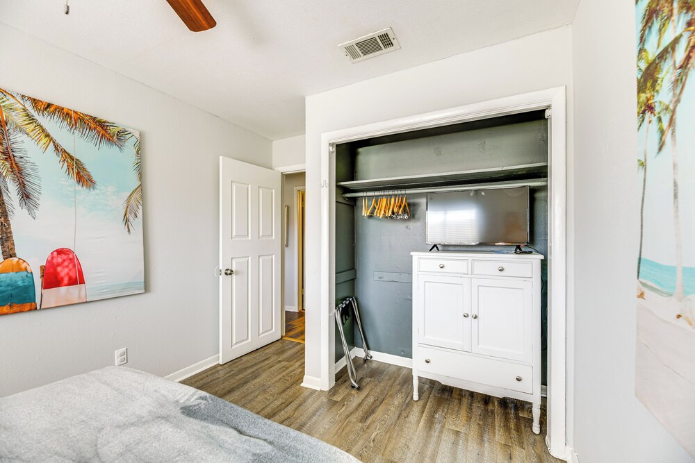 Game Room & Grill: Family Home in Corpus Christi!