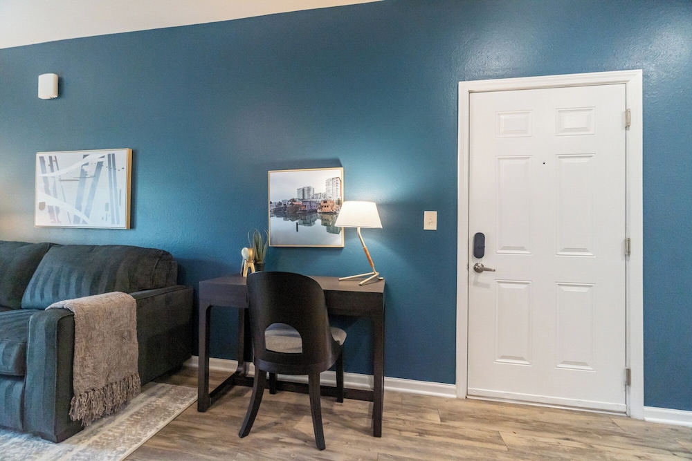 Landing Apartments - University City North