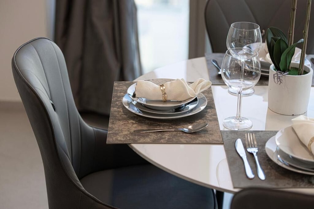 Roomszy Grande Residences Downtown Dubai