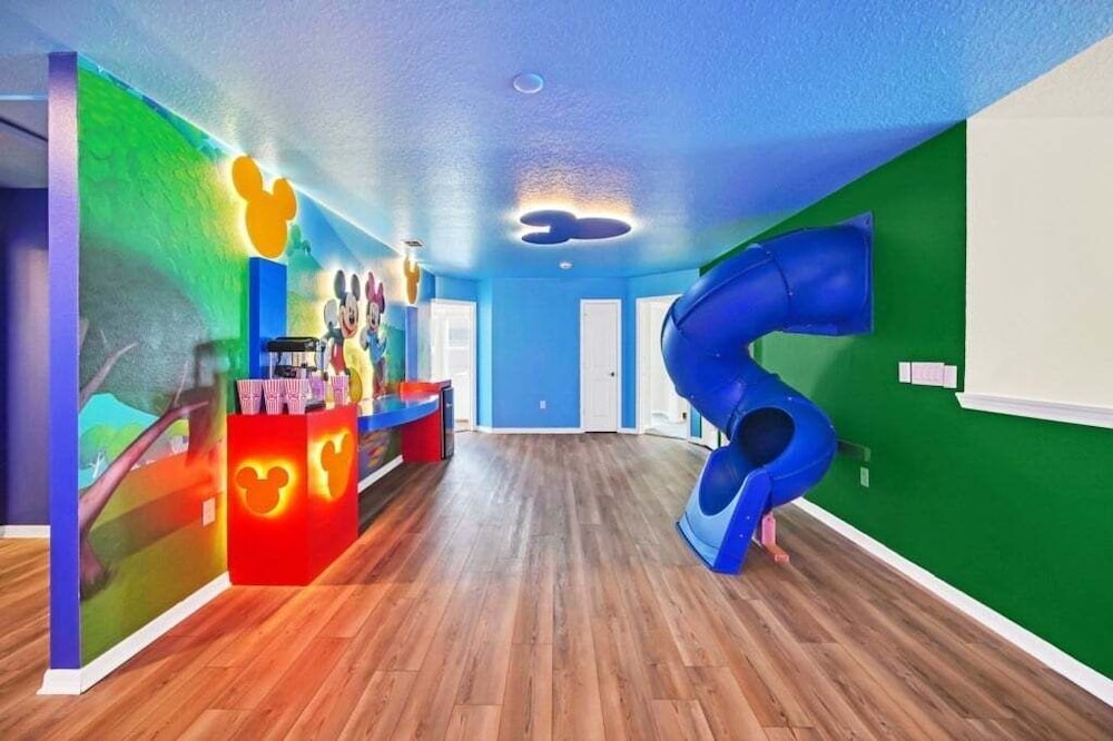 Everyone's Family Fun Home, Slides In Kids Rooms 10 Bedroom Villa