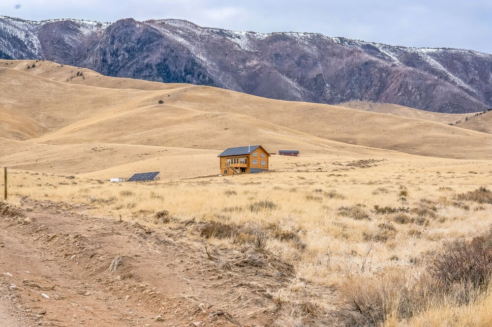 Mountain Cabin Near Trails, Skiing & Yellowstone 3 Bedroom Cabin