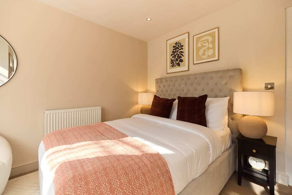 The Queen's Park Getaway - Adorable 2bdr Flat With Terrace