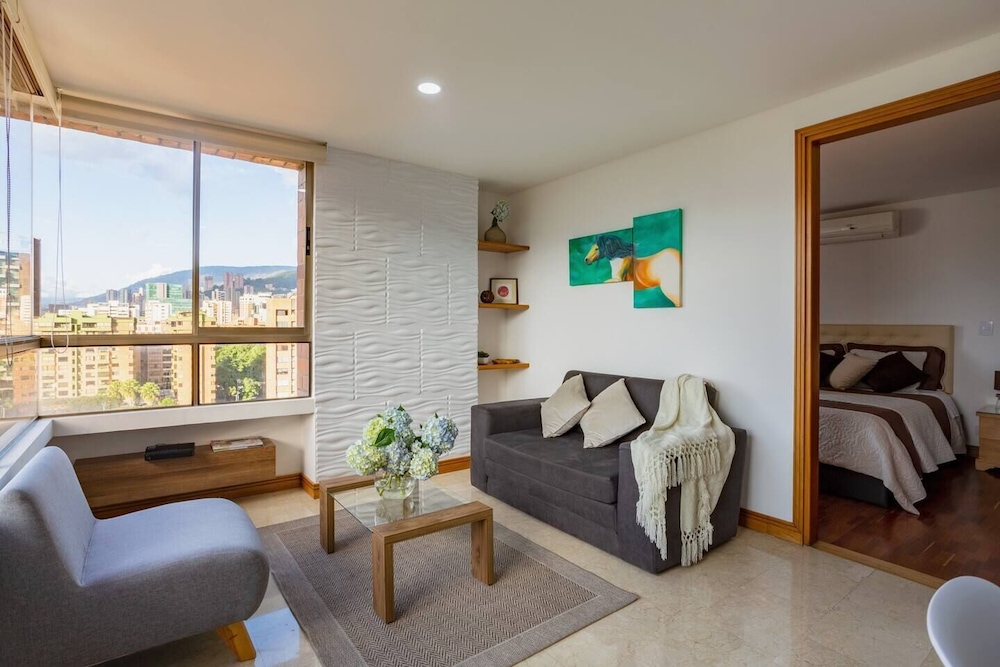 Edificio Alcazar de Oviedo BY Host Medellin