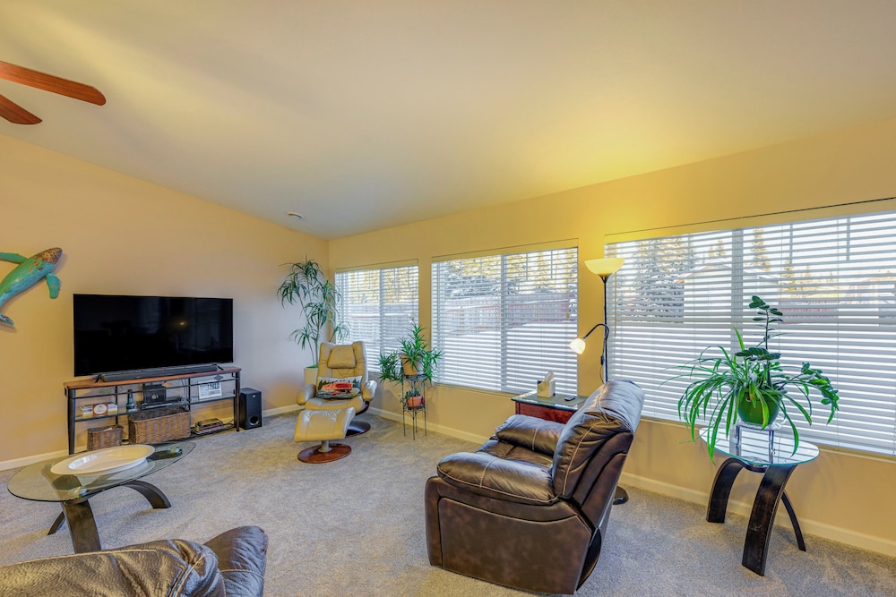 ~ 3 Mi to Ski & Hiking Trails: Soldotna Home
