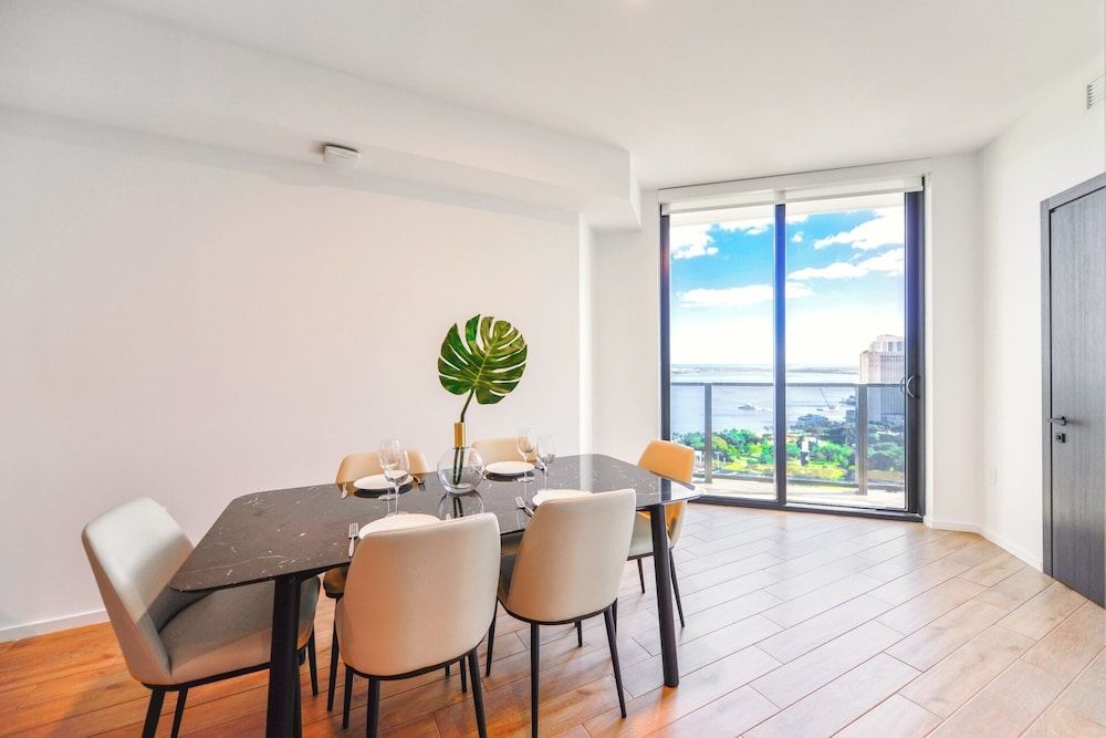 Fabulous Bayside Views in this Apt