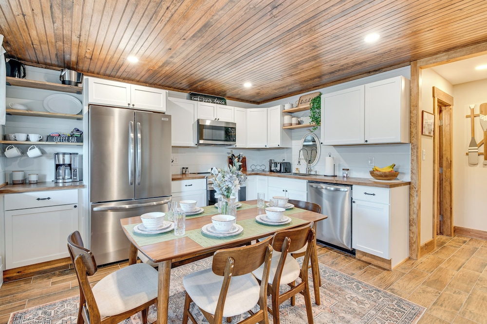 Recently Renovated Harveys Lake Retreat w/ Dock!