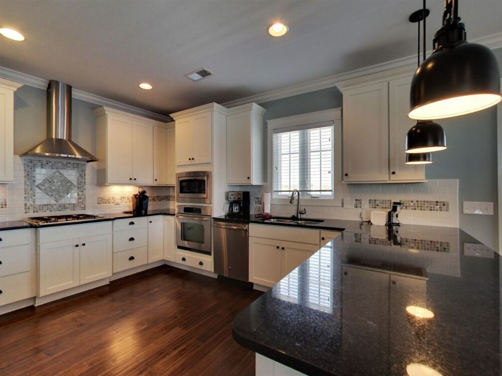 Beach Crew 4 Bedroom Home by RedAwning