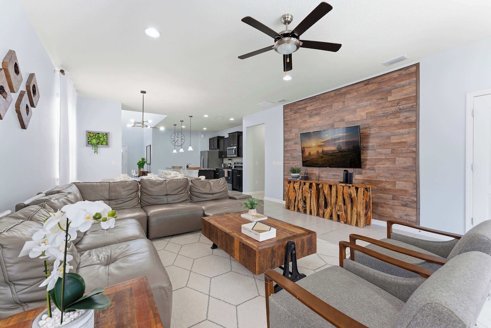 Family 6BR Home, Pool & Game Room