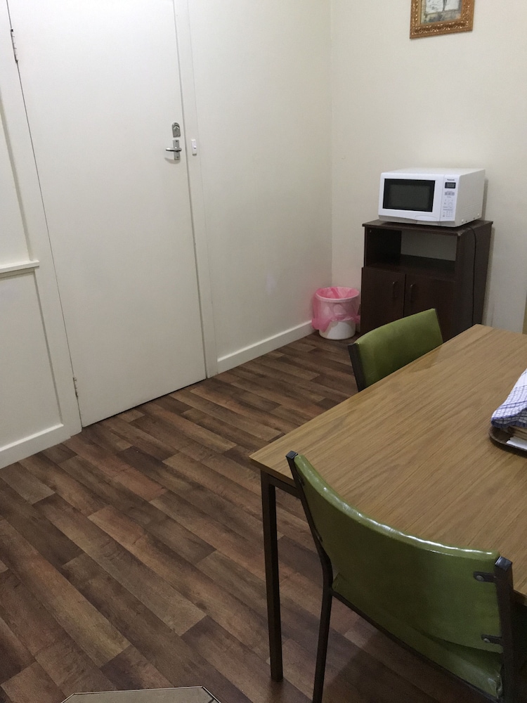 Travelway Motel