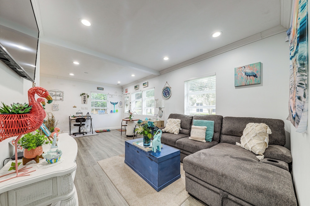 4 Mi to Fort Lauderdale Beach: Dog-friendly Home!
