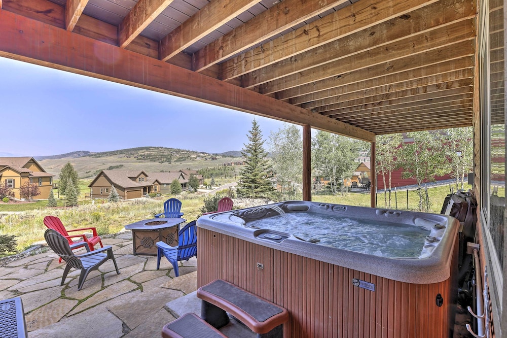 Deluxe Granby Ranch Hillside Home: Private Hot Tub