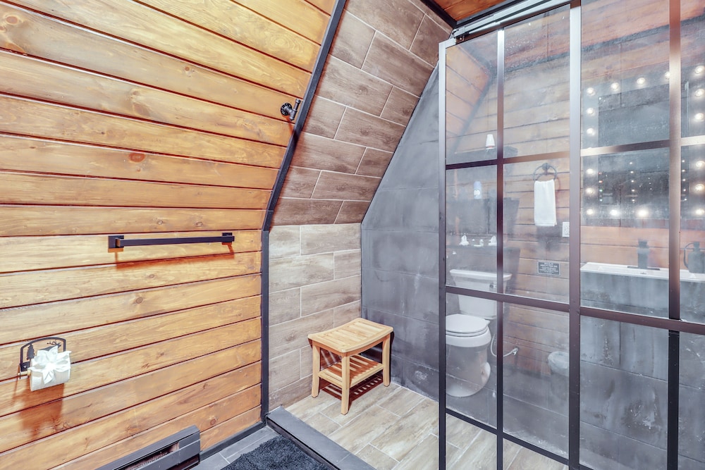 9 Mi to Big Boulder Mtn: A-frame Cabin w/ Hot Tub
