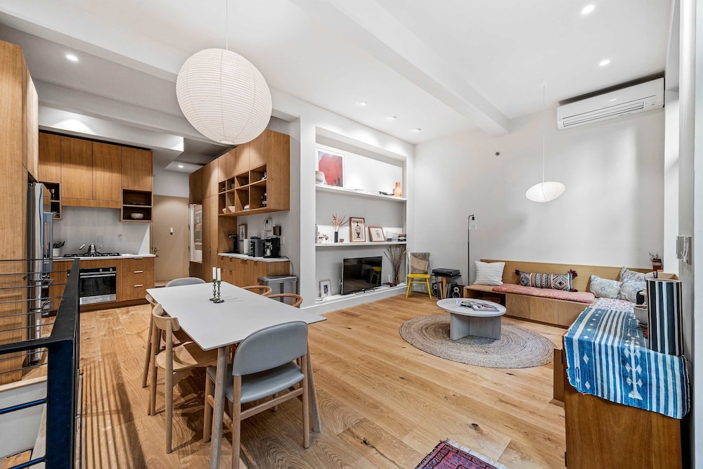 Havemeyer by Rove Travel Duplex Loft w Terrace