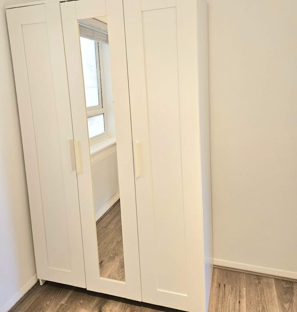 Uxbridge Cozy little home near Brunel view 4