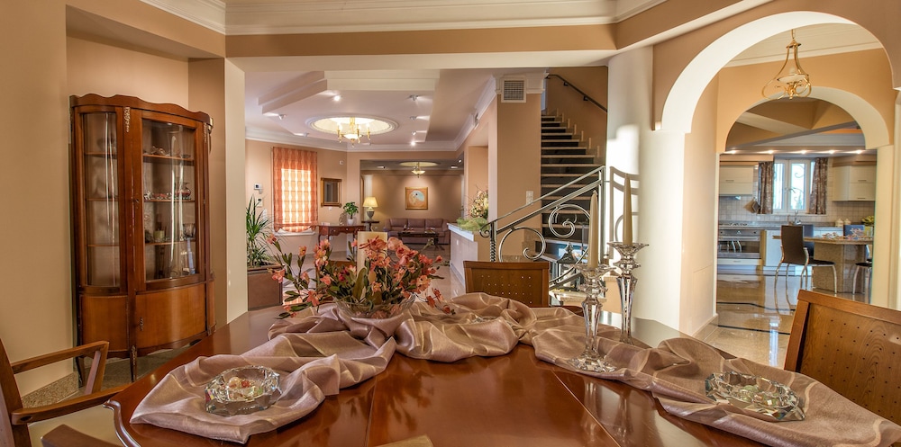 Frido Luxury Villa