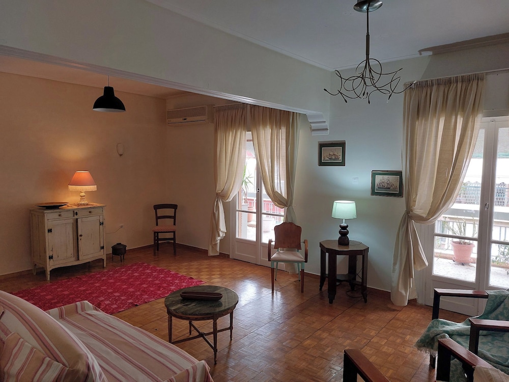 Retro Stay Athens