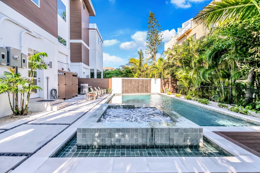 The Upper Deck in Siesta Key view 5