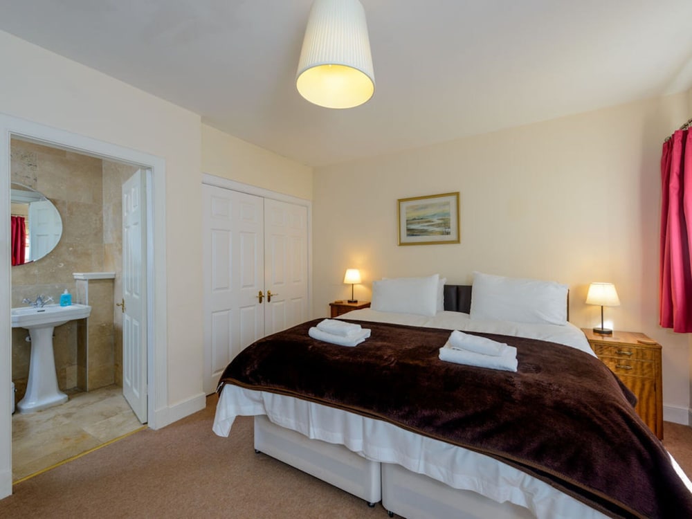 Wagon Lodge - 5 Bedroom Luxury view 2