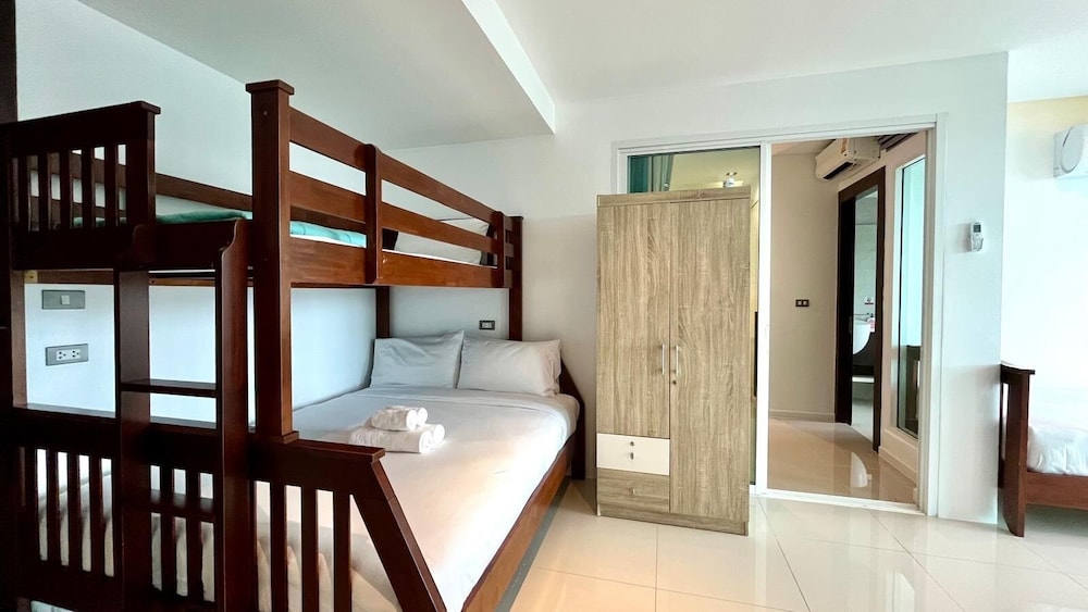 Emerald 702 - Triplex Penthouse With Stunning View